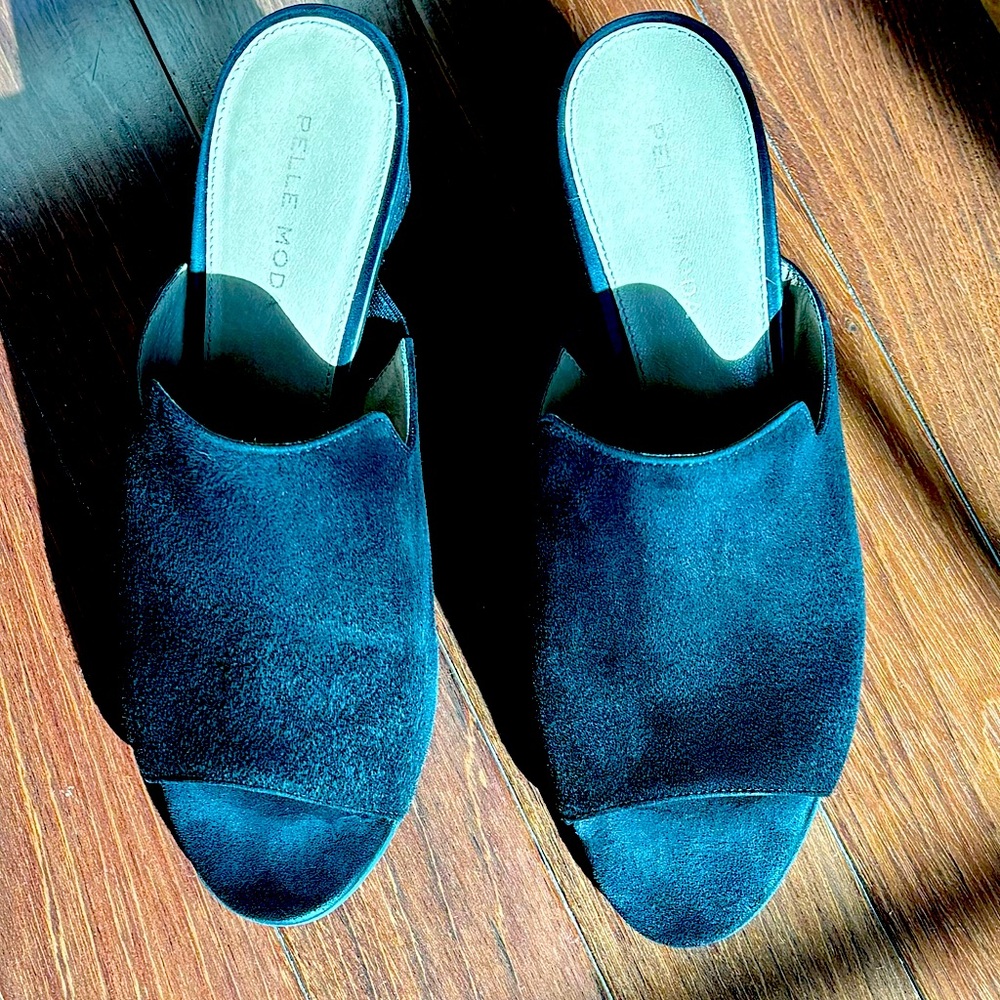 EUC PELLA MODA SUEDE BLOCK HEEL SANDAL